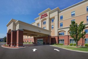 Hampton Inn and Suites Flint / Grand Blanc in Flint, image may contain: Hotel, Office Building, Inn, City