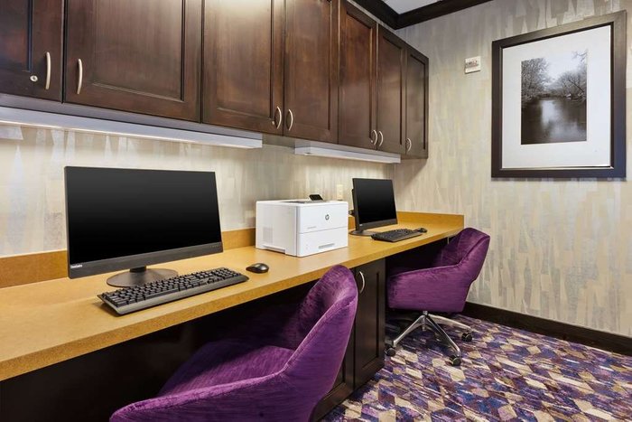 Hampton Inn & Suites Flint/Grand Blanc - hotel rooms