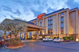 Hampton Inn Beckley in Beckley, image may contain: Hotel, Inn, City, Office Building