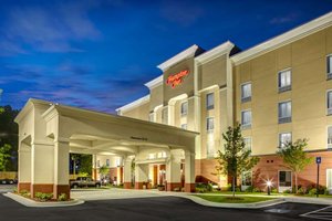 Hampton Inn Thomson in Thomson, image may contain: Hotel, Inn, Office Building, City