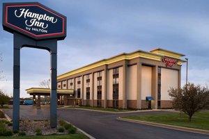 Hampton Inn Appleton Fox River Mall Area in Appleton, image may contain: Hotel, Inn, Office Building, City