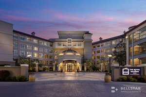 The Royal Kelowna - Bellstar Hotels & Resorts in Kelowna, image may contain: Hotel, City, Condo, Office Building