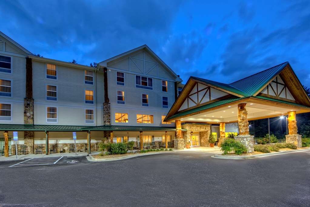 HAMPTON INN & SUITES CASHIERS-SAPPHIRE VALLEY $133 ($̶1̶7̶2̶) - Updated ...