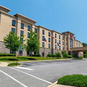 Hampton Inn & Suites Chadds Ford in Glen Mills, image may contain: City, Condo, Neighborhood, Urban