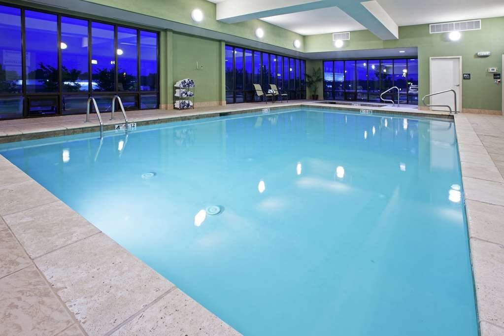 Hampton Inn Chattanooga-North/Ooltewah Pool Pictures & Reviews ...