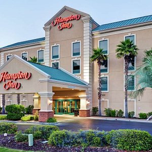 Hampton Inn Charleston-North in North Charleston, image may contain: Hotel, Inn, City, Urban