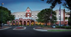 Hampton Inn Charlotte-Belmont @ Montcross in Belmont, image may contain: Hotel, Inn, City, Office Building