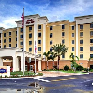 Hampton Inn & Suites Coconut Creek in Coconut Creek, image may contain: Hotel, Inn, City, Office Building