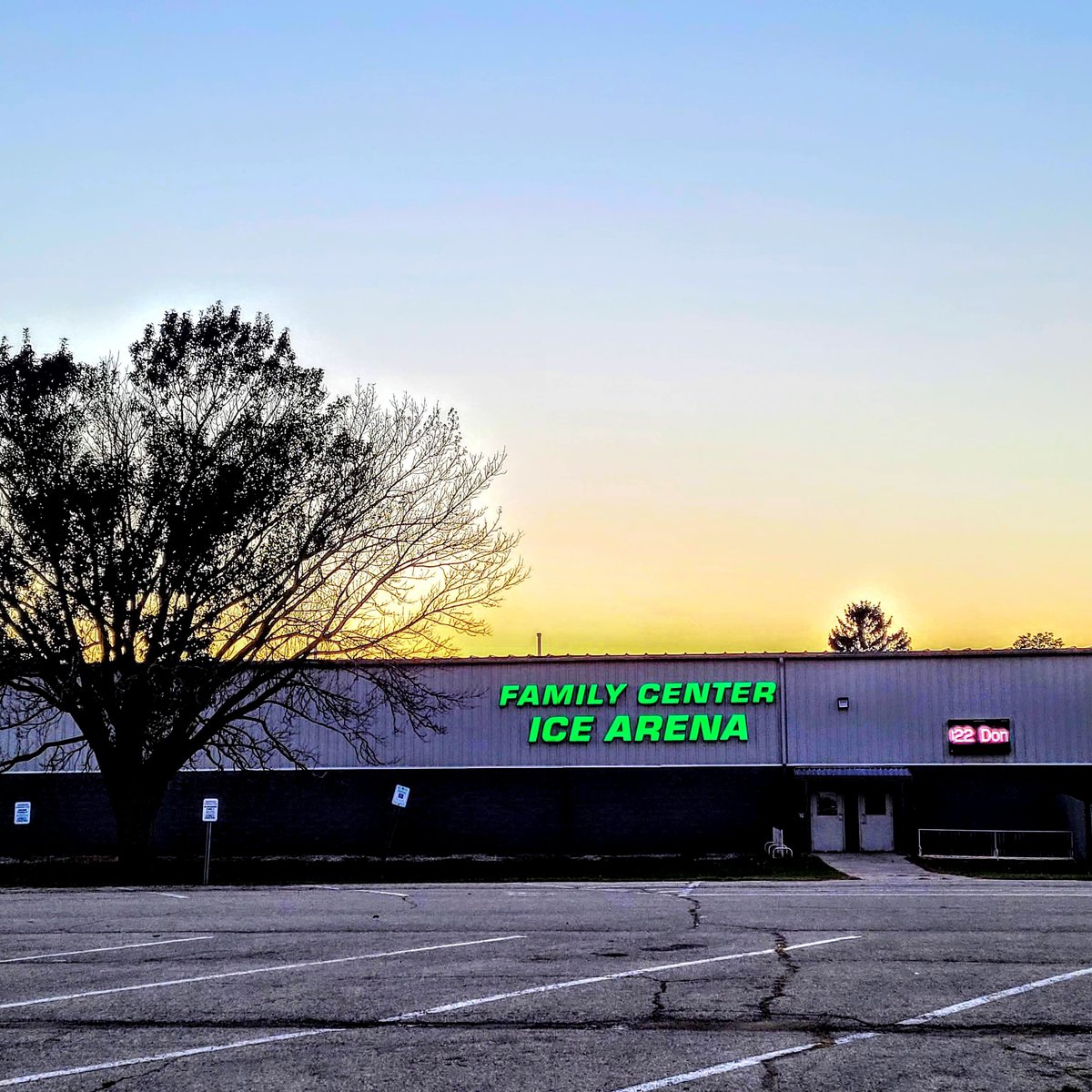 Beaver Dam Family Center Ice Arena (บีเวอร์แดม, วิสคอนซิน) - รีวิว