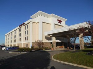 Hampton Inn Columbus-Airport in Columbus, image may contain: Office Building, Hotel, Inn, Condo
