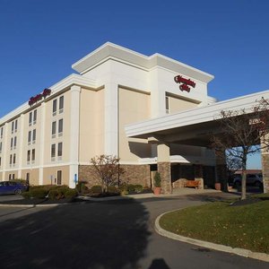 Hampton Inn Columbus-Airport in Columbus, image may contain: Office Building, Hotel, Inn, Condo