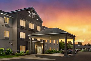 Country Inn & Suites by Radisson, Stillwater, MN in Stillwater, image may contain: Hotel, Building, Inn, City