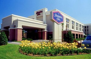 Hampton Inn Pensacola-Airport (Cordova Mall Area) in Pensacola, image may contain: Hotel, Grass, Inn, Office Building