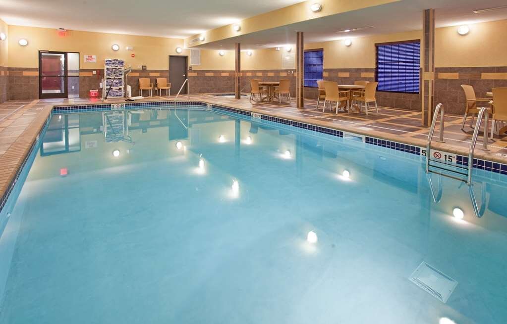 Hampton Inn & Suites Dickinson Pool Pictures & Reviews - Tripadvisor