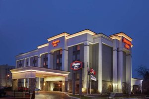 Hampton Inn Niagara Falls in Niagara Falls, image may contain: Hotel, Office Building, Inn, City