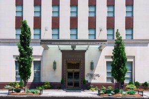 Hampton Inn Washington, D.C./White House in Washington DC, image may contain: City, Office Building, Urban, Condo
