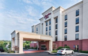 Hampton Inn Doylestown in Warrington, image may contain: Hotel, Inn, Office Building, City