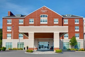 Hampton Inn Bath (Brunswick Area), ME in Bath, image may contain: Office Building, Building, Portico, Housing