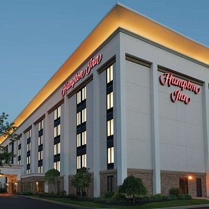 Hampton Inn Reading/Wyomissing in Wyomissing, image may contain: Office Building, Inn, Hotel, City