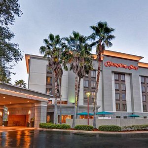 Hampton Inn Jacksonville-Downtown-I-95 in Jacksonville, image may contain: Hotel, Resort, City, Shopping Mall