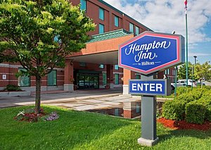 Hampton Inn by Hilton Ottawa in Ottawa, image may contain: Hotel, Inn, Grass, City