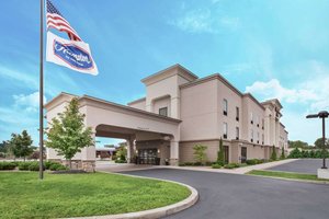 Hampton Inn Brockport in Brockport, image may contain: Flag, Inn, Hotel, City