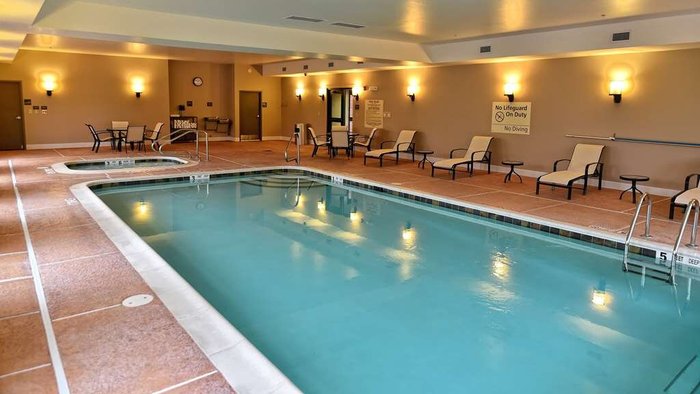 Hampton Inn Geneseo Pool Pictures & Reviews - Tripadvisor