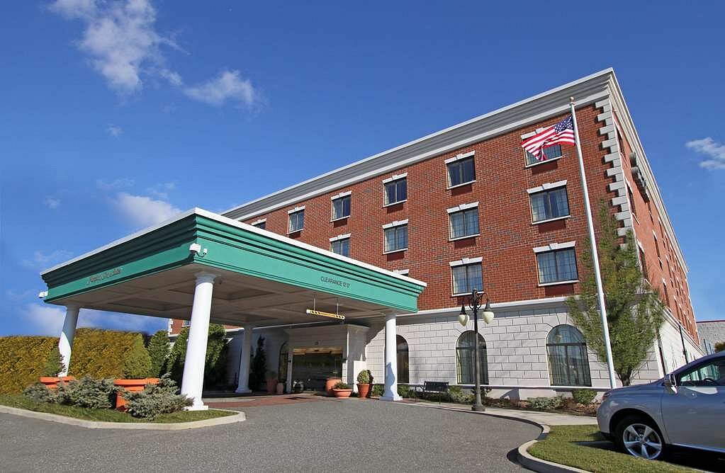 Hotel Suites Garden City NY, Accommodations