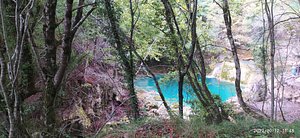 Visiter la rivière bleue Urederra en Espagne