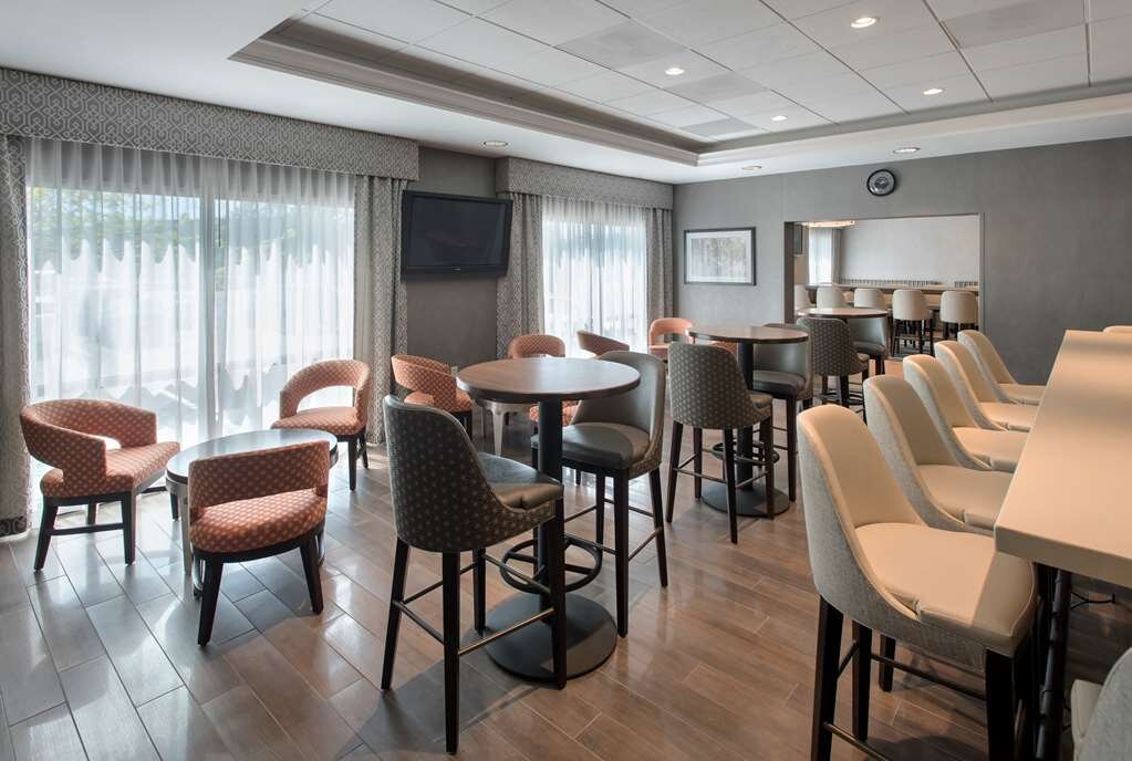 HAMPTON INN BOSTON LOGAN AIRPORT Updated 2022 Prices Hotel Reviews   Barlounge 