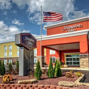 Hampton Inn Latrobe in Latrobe, image may contain: Hotel, Building, Architecture, Inn