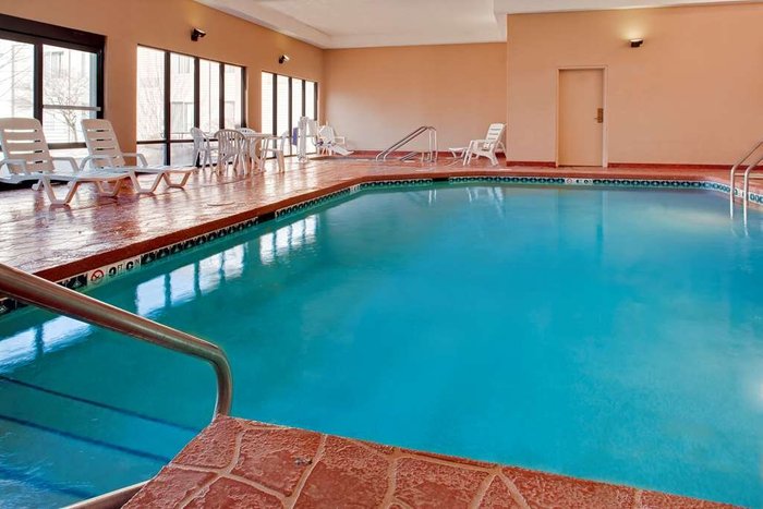 Hampton Inn Iowa City / Coralville Pool Pictures & Reviews - Tripadvisor