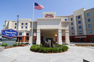 Hampton Inn and Suites Seattle - Airport / 28th Ave in SeaTac, image may contain: Hotel, Building, Inn, City