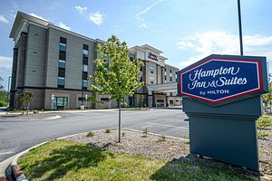Hampton Inn & Suites Lenoir in Lenoir, image may contain: City, Street, Hotel, Office Building