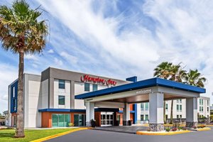Hampton Inn Sulphur / Lake Charles Area in Sulphur, image may contain: Hotel, Inn, Tree, City