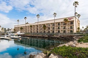 Hampton Inn Channel Islands Harbor in Oxnard, image may contain: Hotel, Waterfront, Resort, Harbor