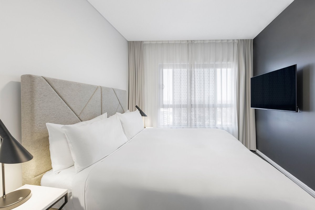 Meriton Suites Zetland Rooms: Pictures & Reviews - Tripadvisor