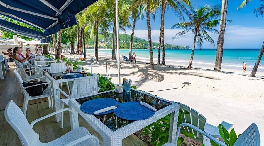 Enjoy exquisite meals and a relaxing atmosphere by the sea at Bella Vista.
