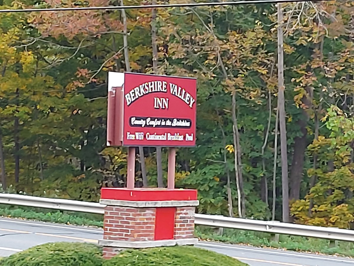 BERKSHIRE VALLEY INN - Updated 2024 Prices & Motel Reviews ...