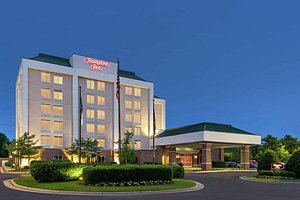 Hampton Inn Dulles-Cascades in Sterling, image may contain: Hotel, Inn, Resort, Office Building
