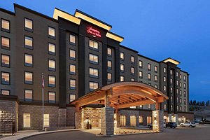 Hampton Inn & Suites by Hilton Kelowna Airport in Kelowna, image may contain: Hotel, Inn, City, Condo