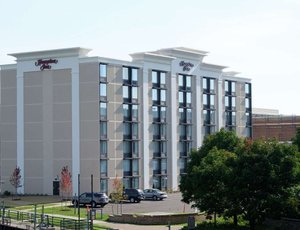 Hampton Inn Green Bay Downtown in Green Bay, image may contain: City, Condo, Office Building, Urban