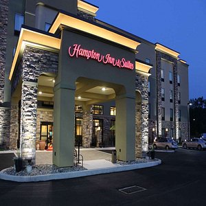 Hampton Inn & Suites Stroudsburg Pocono Mountains in Stroudsburg, image may contain: Hotel, City, Car, Urban