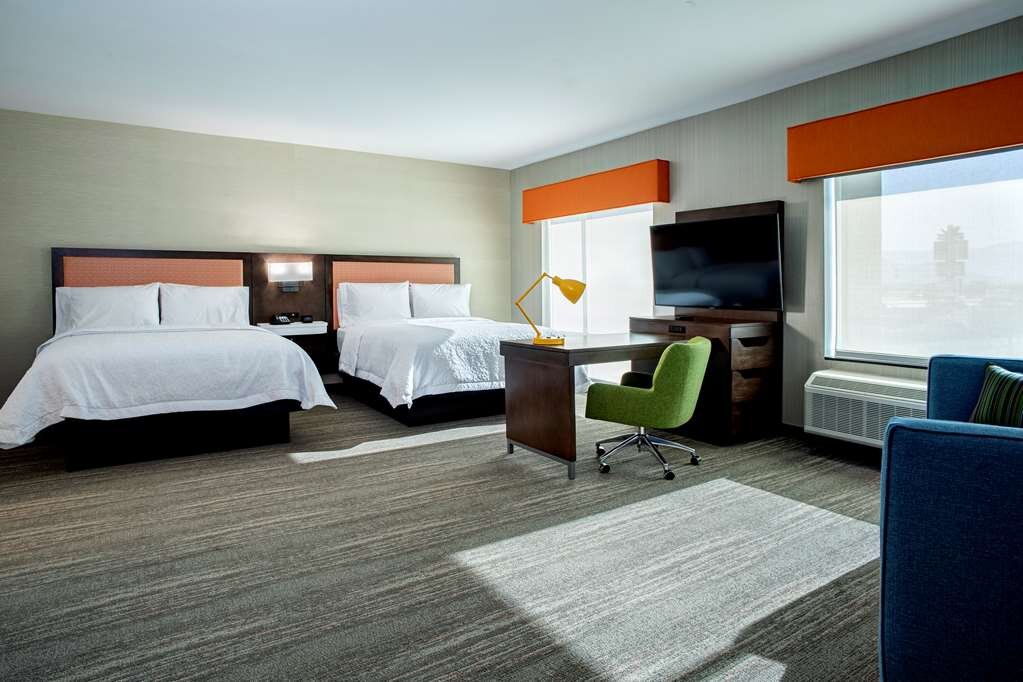 HAMPTON INN SUITES INDIO Updated 2023 Prices Hotel Reviews CA   Guest Room 