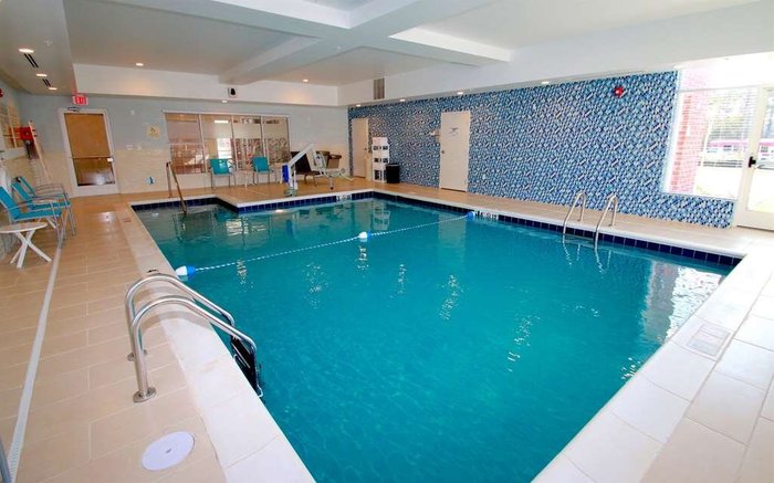 Hampton Inn Suffolk Pool Pictures & Reviews - Tripadvisor