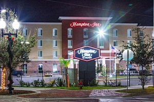 Hampton Inn Palatka in Palatka, image may contain: Hotel, City, Inn, Urban