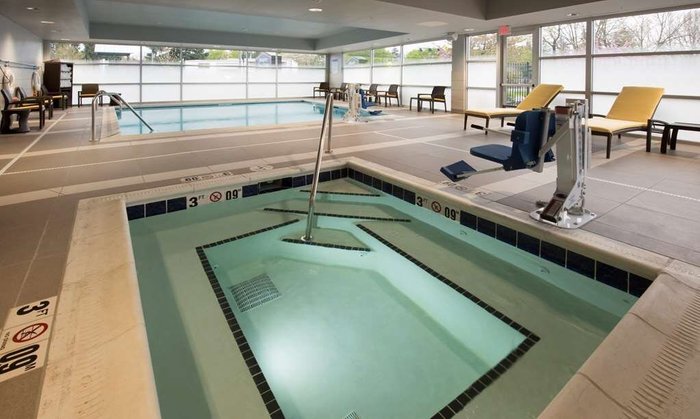 Hampton Inn & Suites Seattle Redmond Pool Pictures & Reviews - Tripadvisor