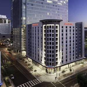 Hampton Inn & Suites Phoenix Downtown in Phoenix, image may contain: City, Condo, Urban, Office Building