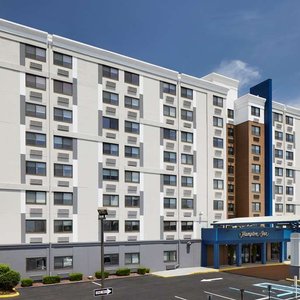 Hampton Inn Newark Airport in Newark