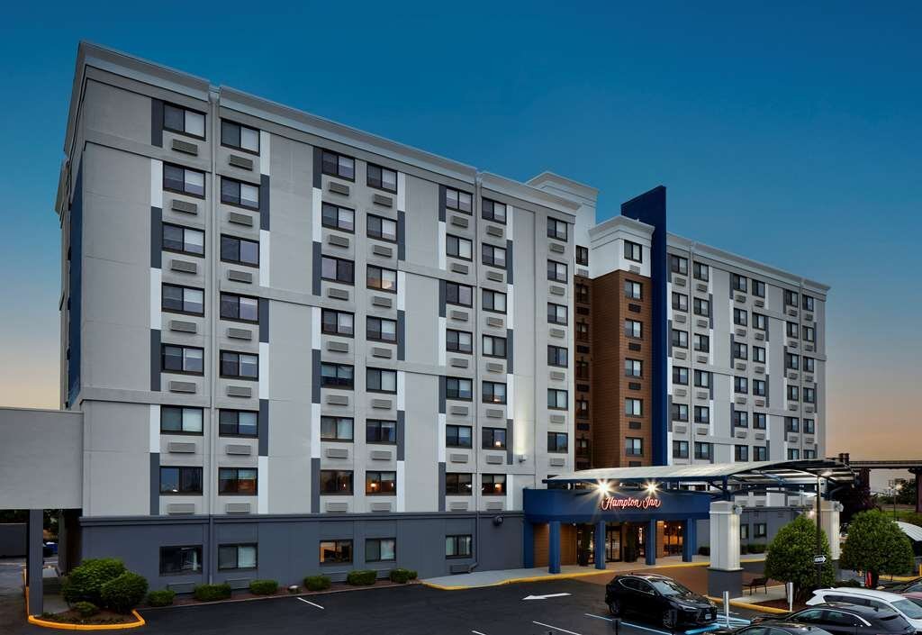 HAMPTON INN NEWARK AIRPORT Hotel Reviews Photos Rate Comparison   Exterior 